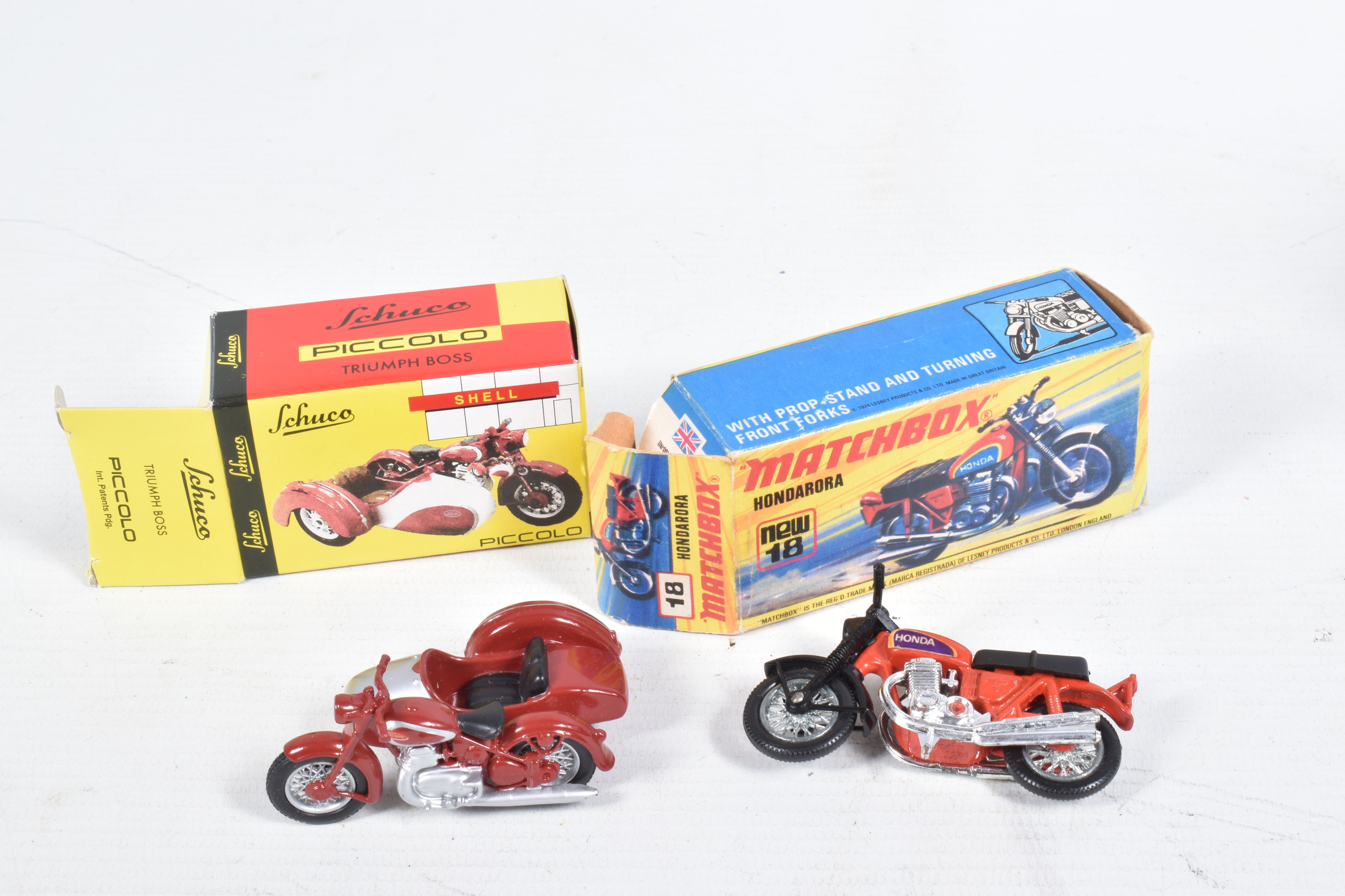 A BOX OF VARIOUS BOXED MODEL VEHICLES, to include a Welly Triumph 1:18 scale motorcycle in silver, a - Image 8 of 11