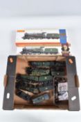 A QUANTITY OF UNBOXED HORNBY OO GAUGE GREAT WESTERN RAILWAY LOCOMOTIVES, Hall class 'Albert Hall'