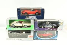 FIVE BOXED METAL DIECAST 1:18 SCALE MODEL CARS, to include a MotoMax 1961 Chevrolet Stingray Mako