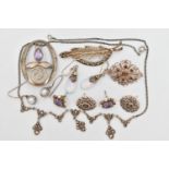 A SMALL ASSORTMENT OF JEWELLERY, to include an oval open work brooch set with a marquise cut