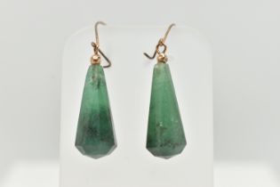 A PAIR OF GREEN QUARTZ DROP EARRINGS, faceted tapering drops, fitted with unmarked yellow metal fish