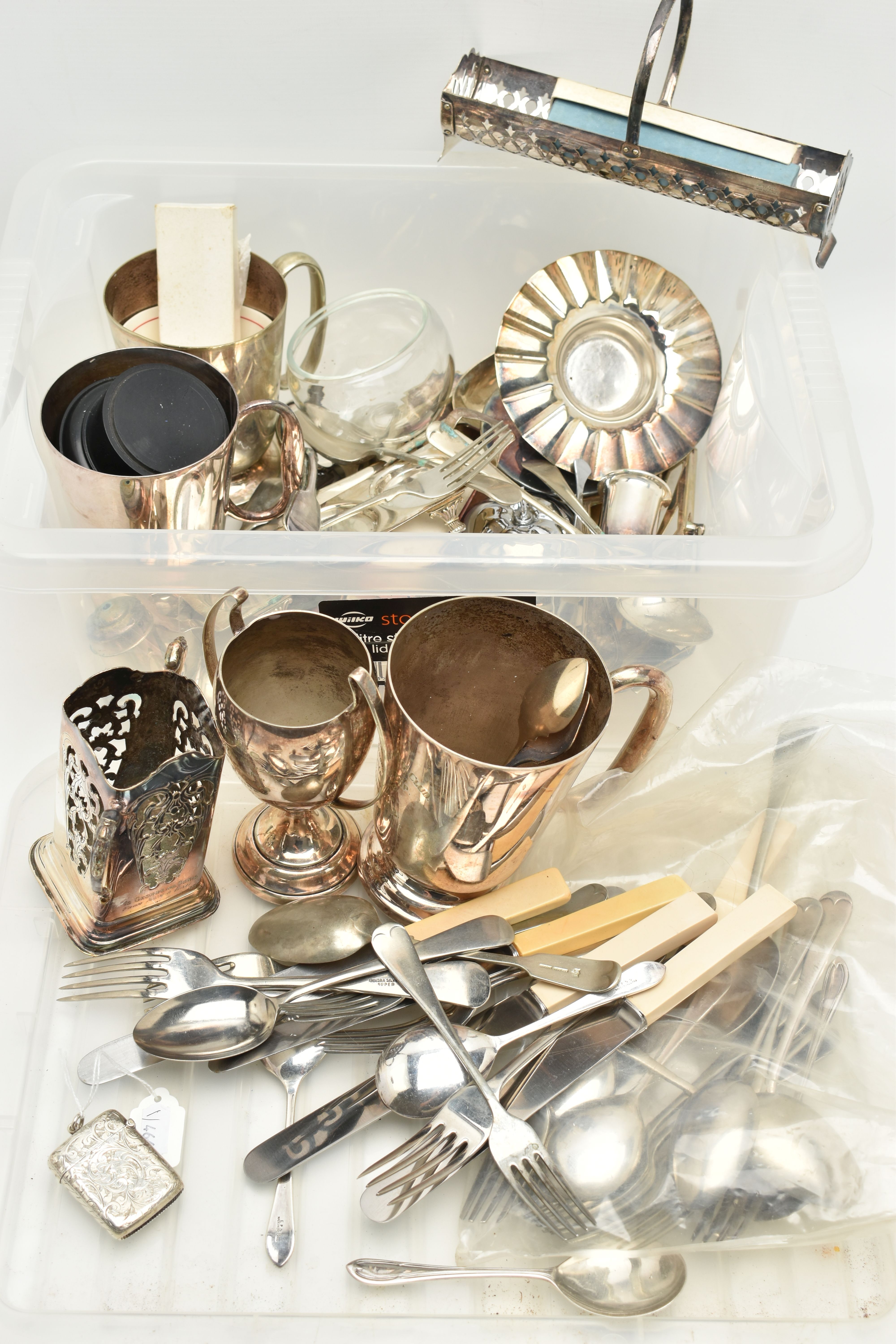 A SILVER VESTA CASE AND ASSORTED WHITE METAL WARE, the foliate engraved vesta case with engraved