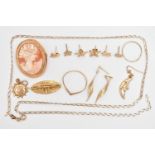 A SELECTION OF YELLOW METAL JEWELLERY, to include a shell cameo brooch, stamped 9ct, a 9ct gold