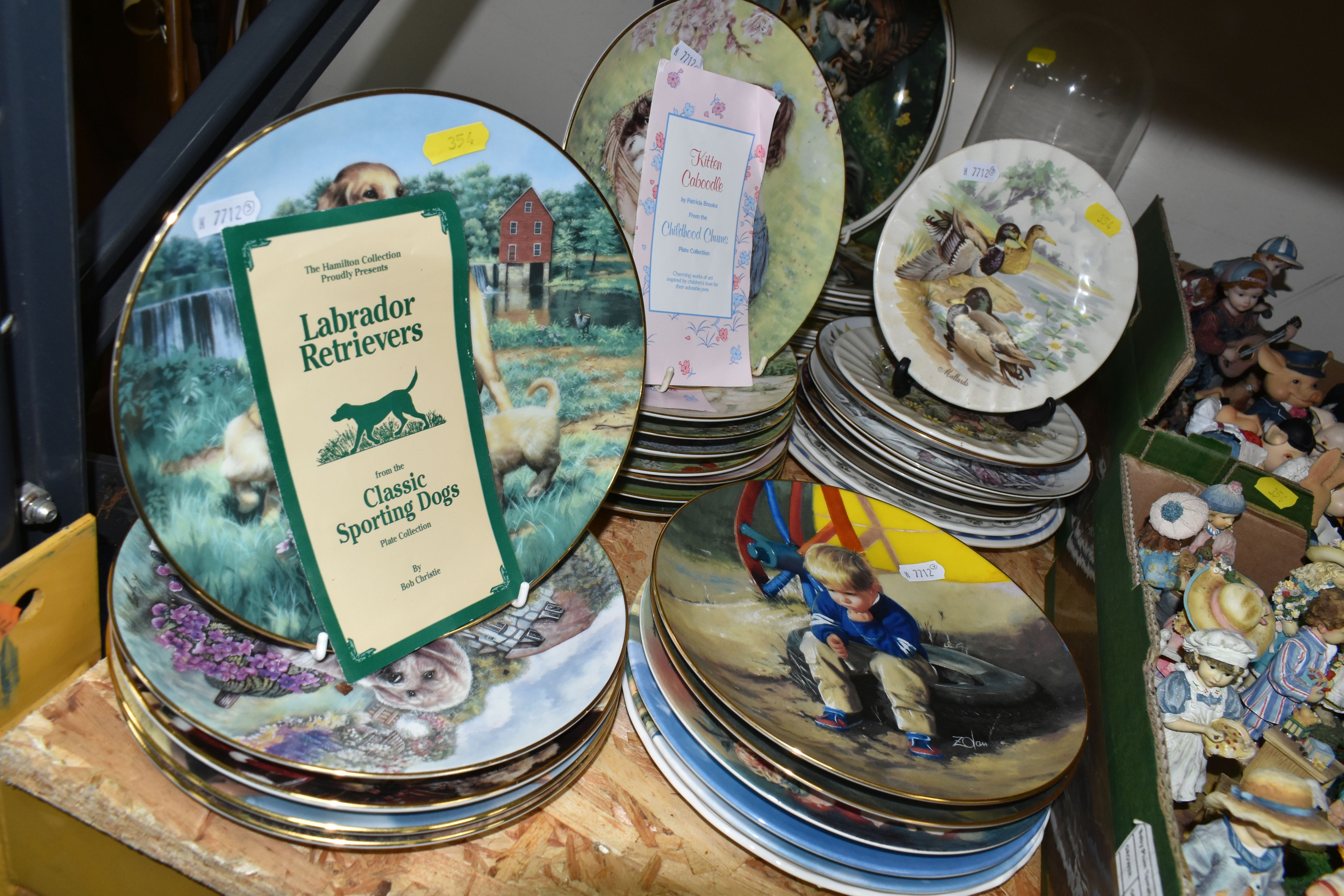TWO BOXES AND LOOSE COLLECTORS PLATES, FIGURES AND ORNAMENTS, to include a Beswick New Forest - Image 2 of 6