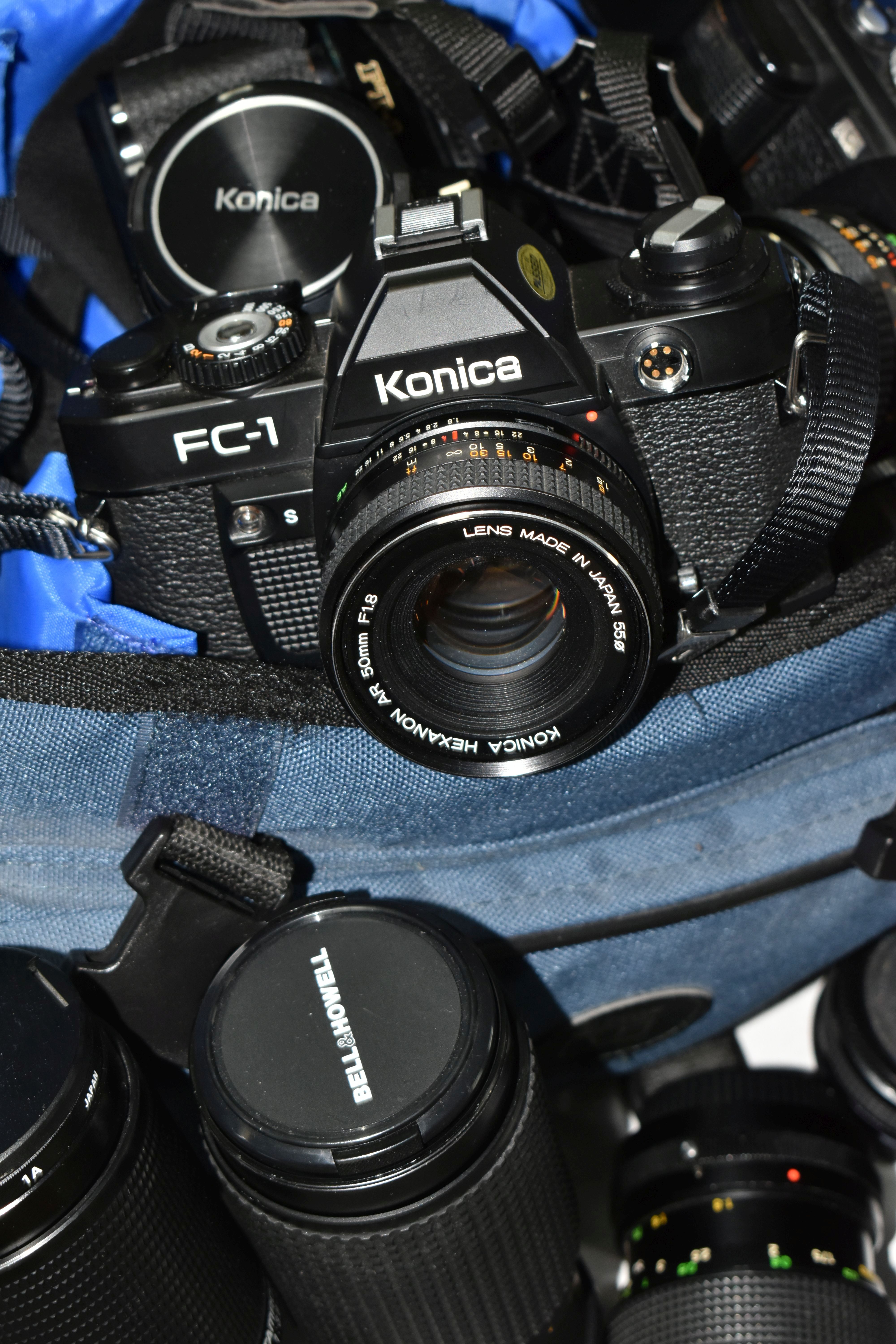 A BOX OF CAMERAS AND PHOTOGRAPHIC EQUIPMENT, to include a Konica FS-1 camera fitted with an f1.8 - Image 3 of 4