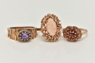 THREE 9CT YELLOW GOLD GEM SET DRESS RINGS, to include a garnet cluster ring, an amethyst single