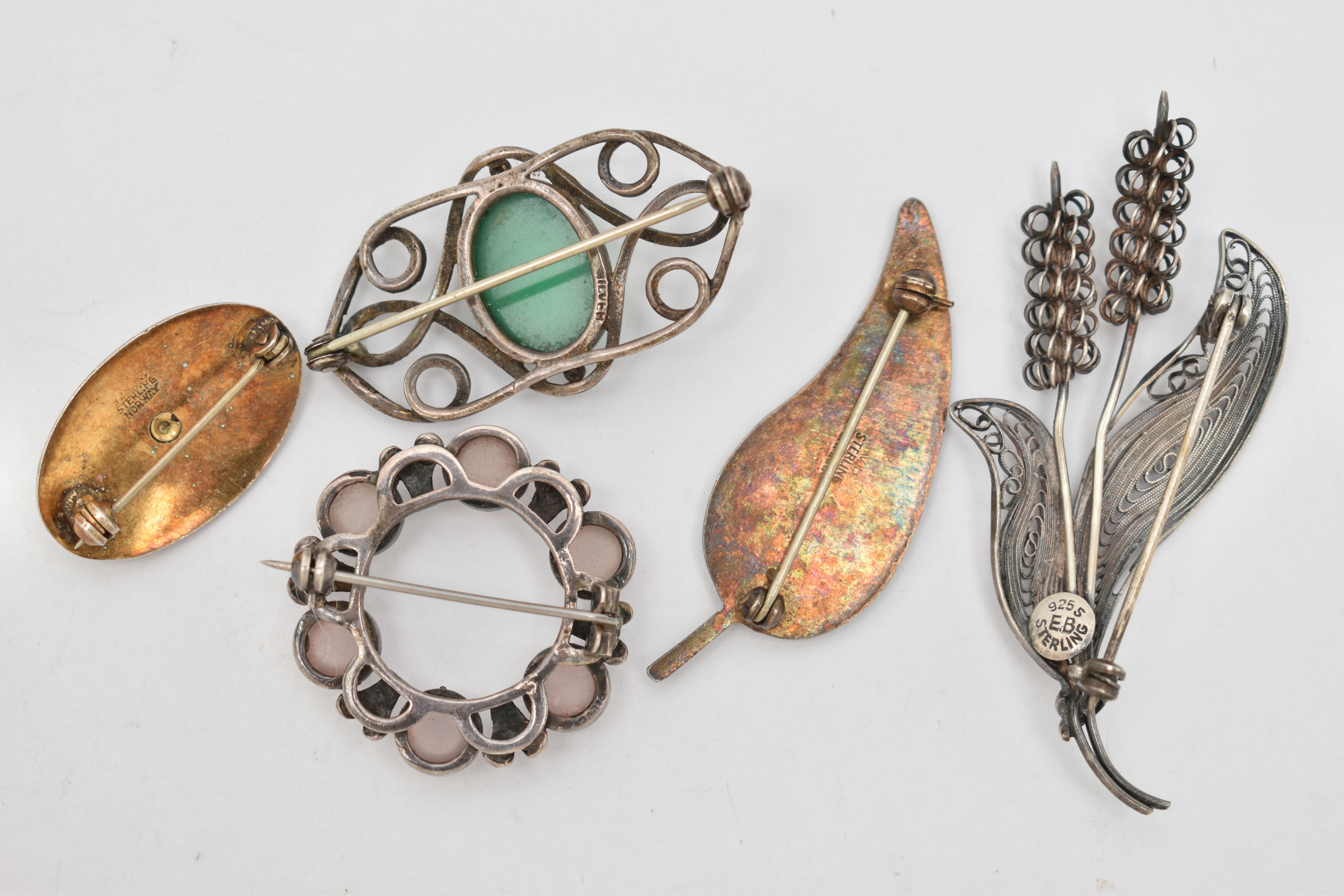 FIVE BROOCHES, to include a white guilloche enamel leaf brooch, fitted with a brooch pin and - Image 2 of 2