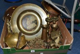 A BOX AND LOOSE METALWARE, to include a copper and brass helmet form coal scuttle, a brass desk