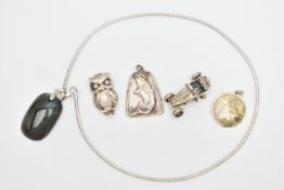 A SMALL ASSORTMENT OF JEWELLERY, to include a labradorite pendant, suspended from a white metal