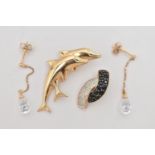 THREE ITEMS OF JEWELLERY, to include a double dolphin brooch, pin stamped 375, a sapphire and