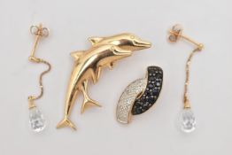 THREE ITEMS OF JEWELLERY, to include a double dolphin brooch, pin stamped 375, a sapphire and