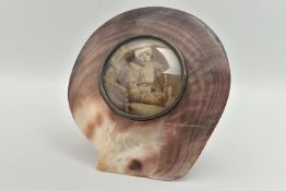 AN EARLY 20TH CENTURY, BLACK LIP OYSTER MOTHER OF PEARL AND SILVER PHOTO FRAME, shell with a central