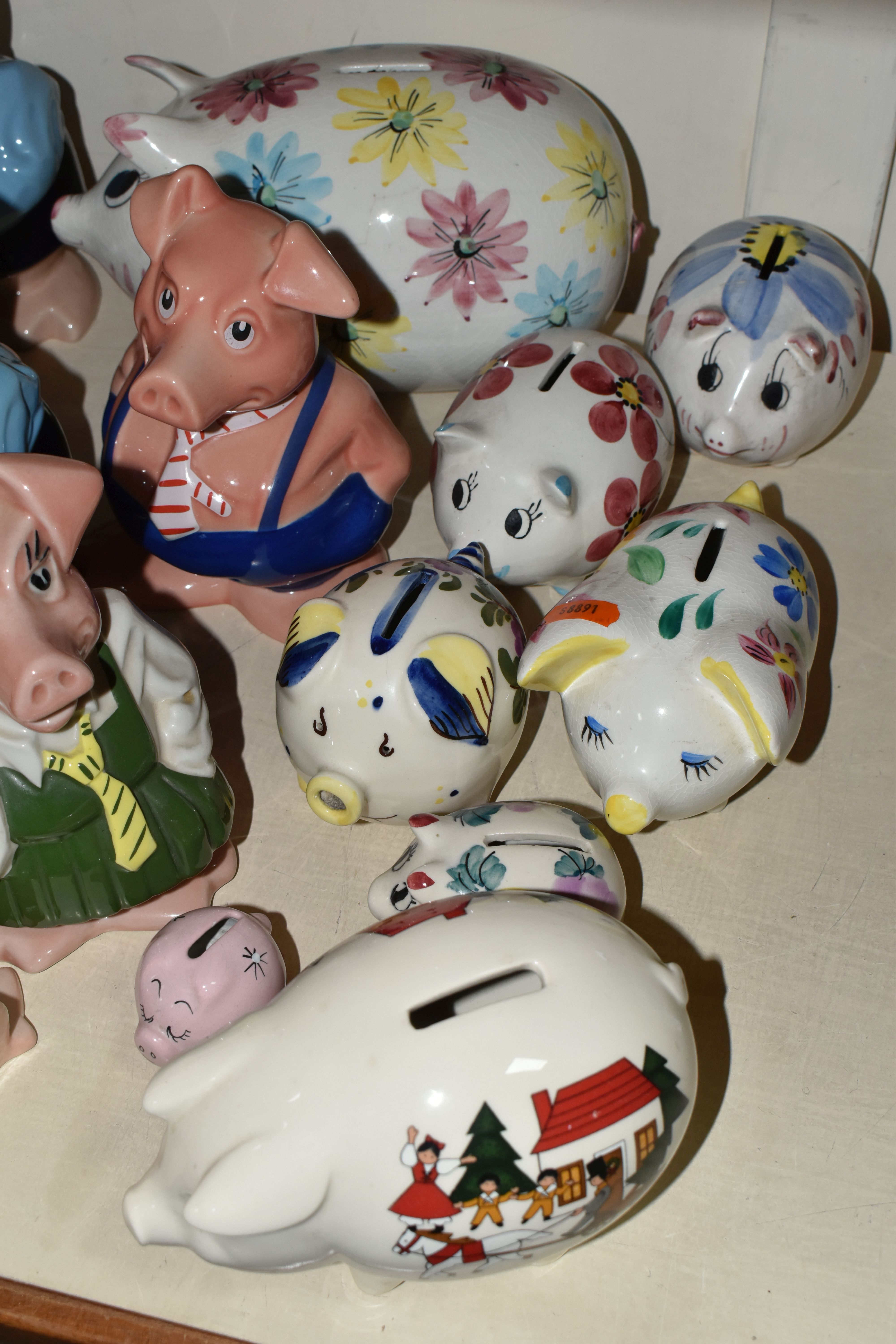 NINE WADE NATWEST PIG MONEY BOXES AND EIGHT OTHER CERAMIC PIGGY BANKS, the NatWest comprising two - Image 3 of 8