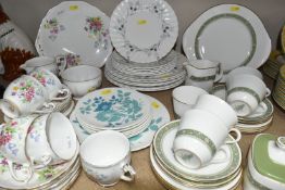 A QUANTITY OF WEDGWOOD, ROYAL DOULTON AND QUEEN ANNE TEA AND DINNER WARE, including a Royal