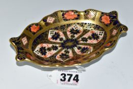 A ROYAL CROWN DERBY SOLID GOLD BAND IMARI 1128 TRINKET DISH, of oval form with twin handles and wavy