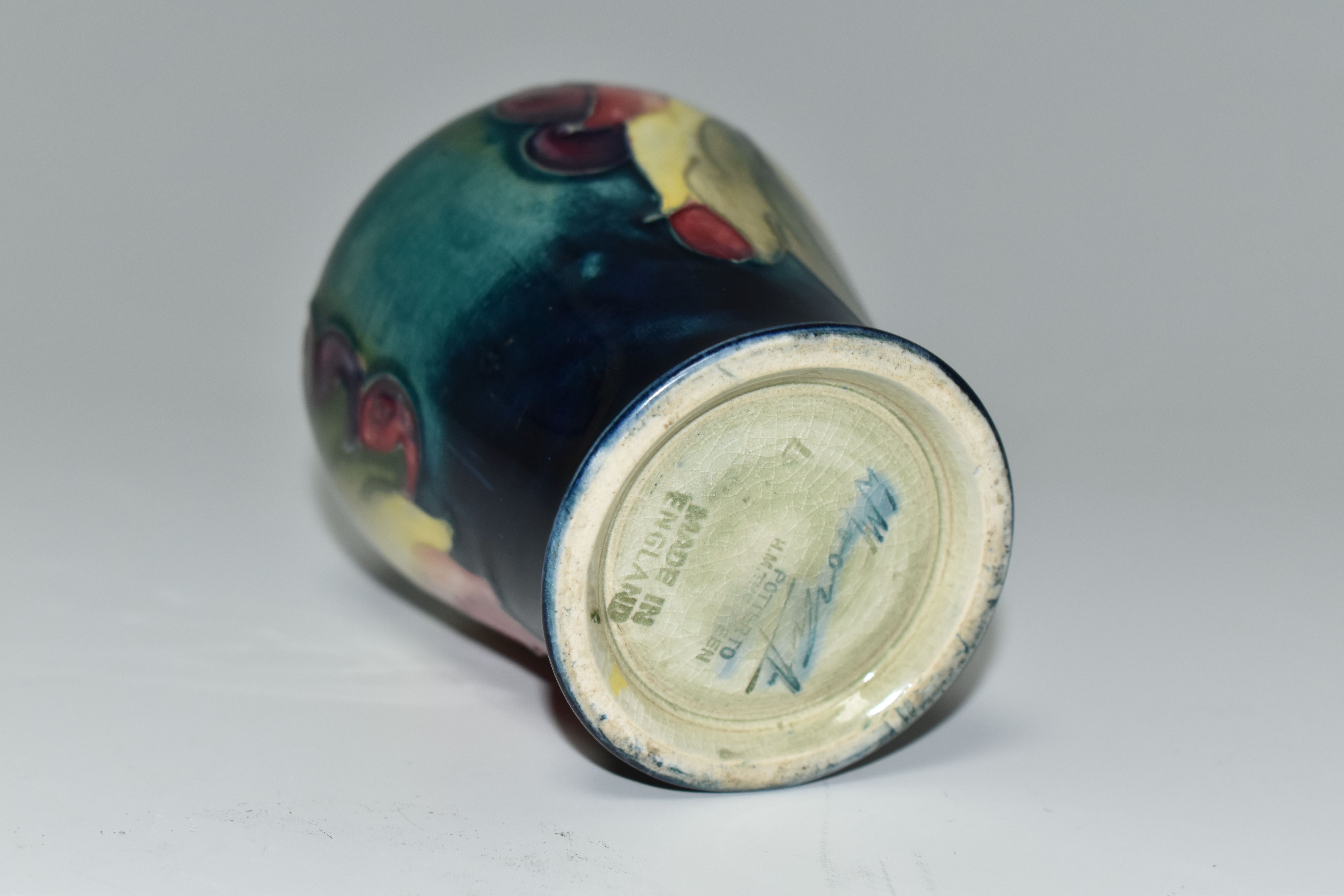 A MOORCROFT POTTERY 'LEAF AND BERRY' PATTERN VASE, of small shouldered form, tube lined with - Image 5 of 5