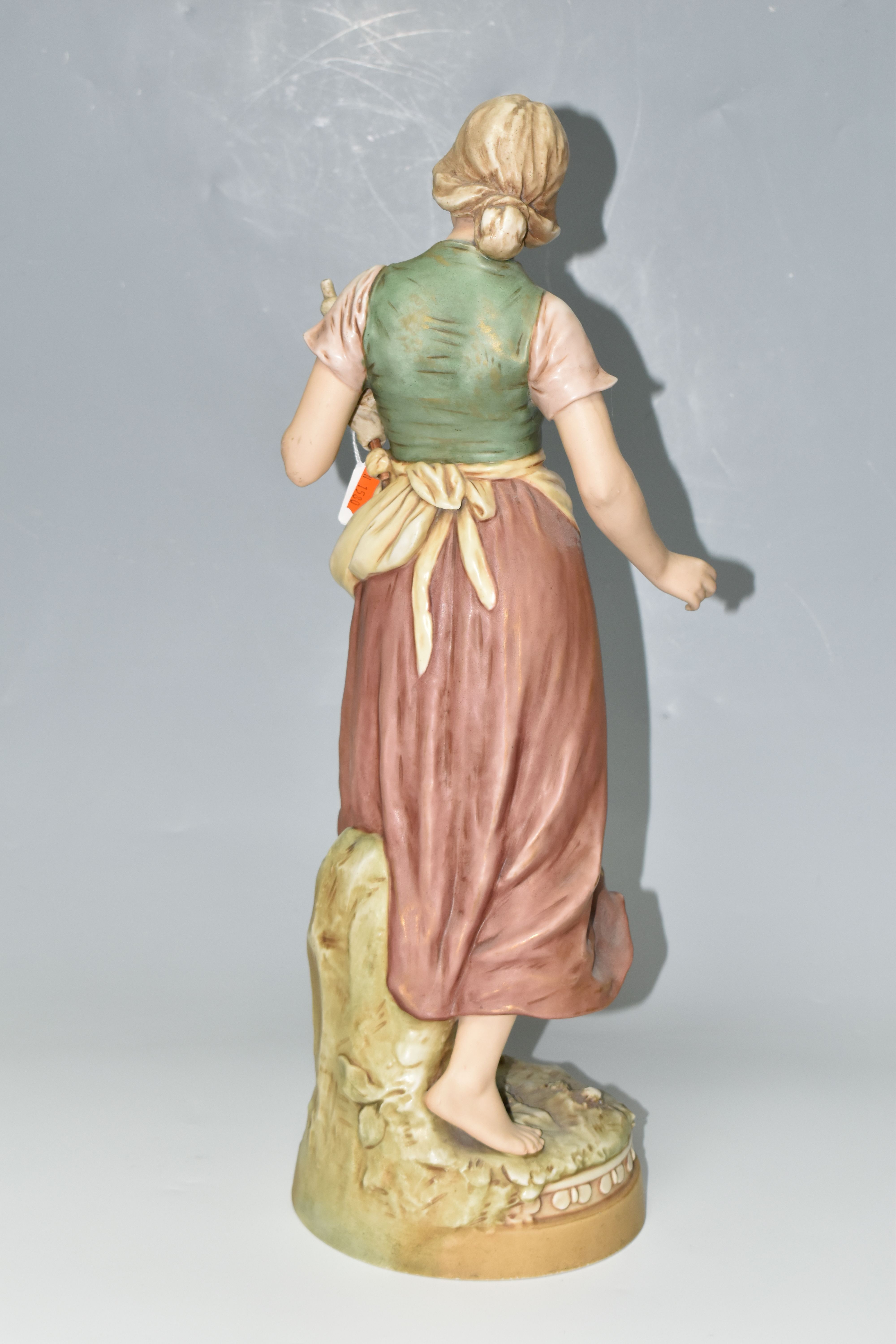 A ROYAL DUX FIGURE, comprising a young woman gathering seaweed, with applied pink triangular Royal - Image 4 of 7