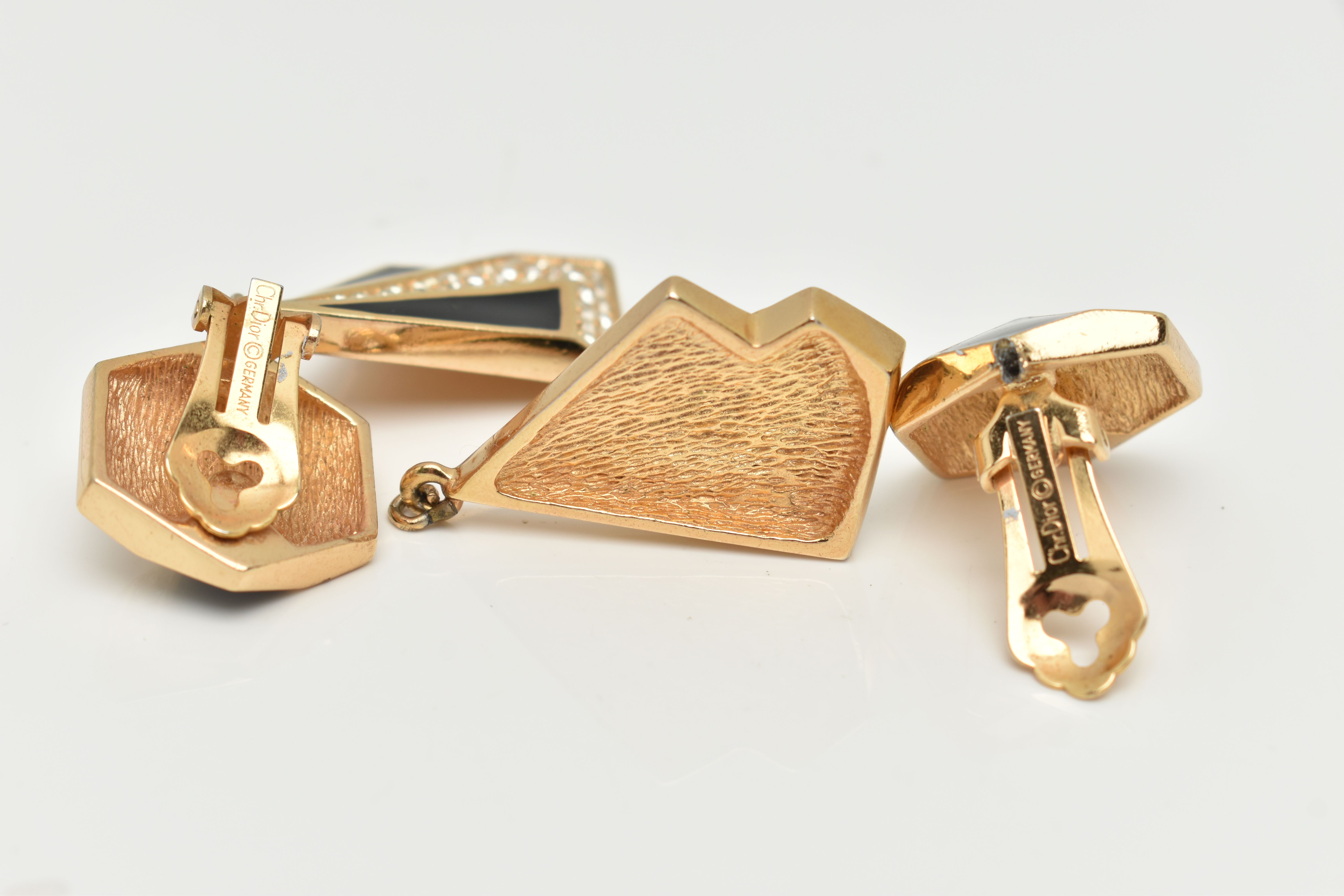 A PAIR OF 'CHRISTIAN DIOR' CLIP ON COSTUME EARRINGS, gold tone with colourless paste and black - Image 4 of 4