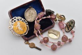A SELECTION OF SILVER AND WHITE METAL JEWELLERY, to include an enamel Siam brooch, a silver