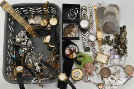 A SMALL BASKET OF ASSORTED ITEMS, to include a 'Pandora' snake bracelet, fitted with a clasp