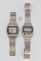 TWO GENTS 'SEIKO' DIGITAL WRISTWATCHES, one signed 'Seiko Quartz LC', the other 'Seiko calculator-