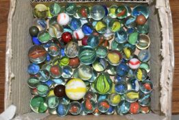 A QUANTITY OF ASSORTED LOOSE MARBLES, various sizes and designs, ball bearings etc., majority in