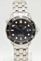 A GENTS BOXED 'OMEGA SEAMASTER' WRISTWATCH, quartz movement, round black