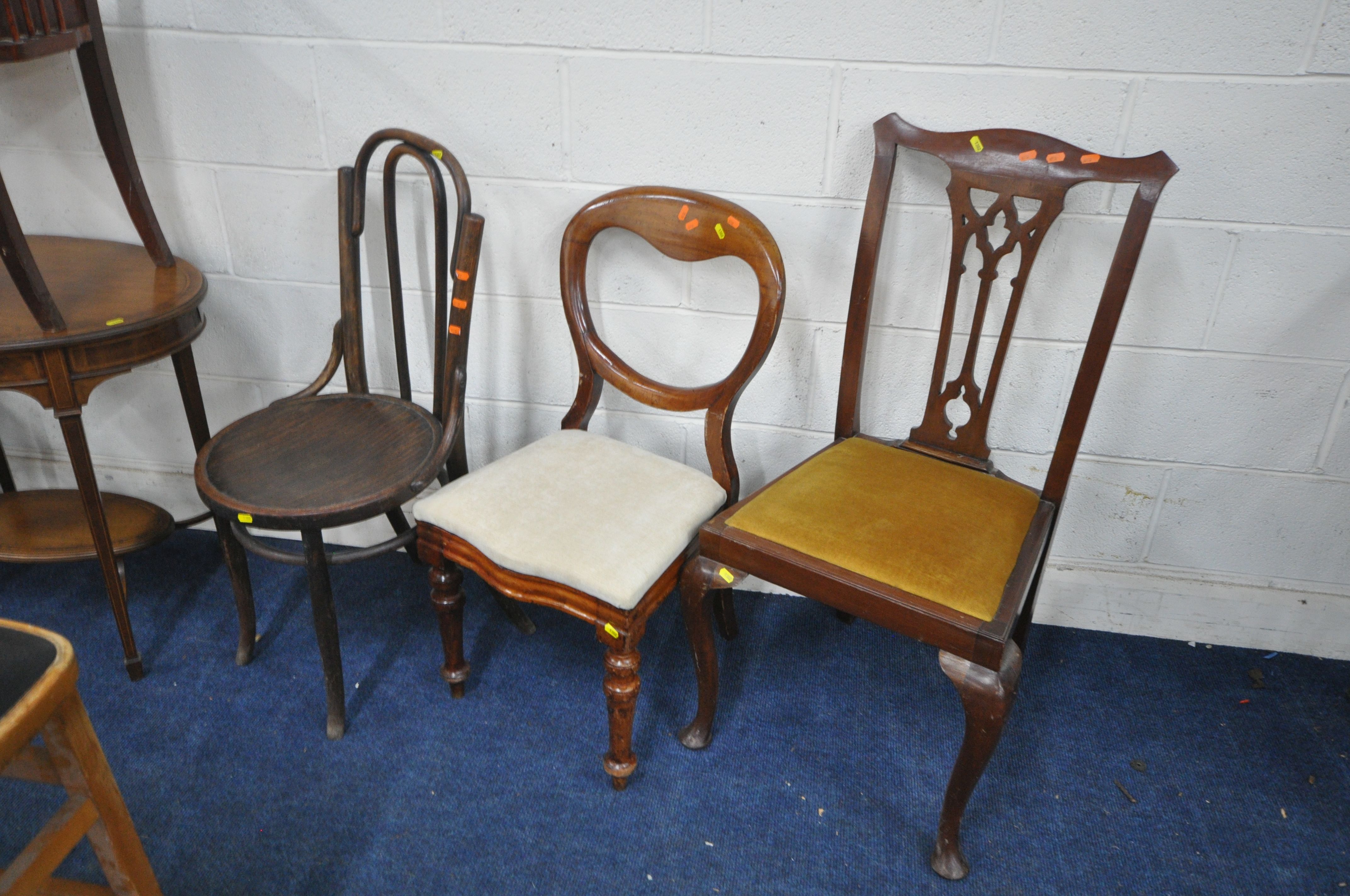 AN EDWARDIAN MAHOGANY AND INLAID OVAL OCCASIONAL TABLE, width 107cm x depth 63cm x height 70cm, a - Image 5 of 7