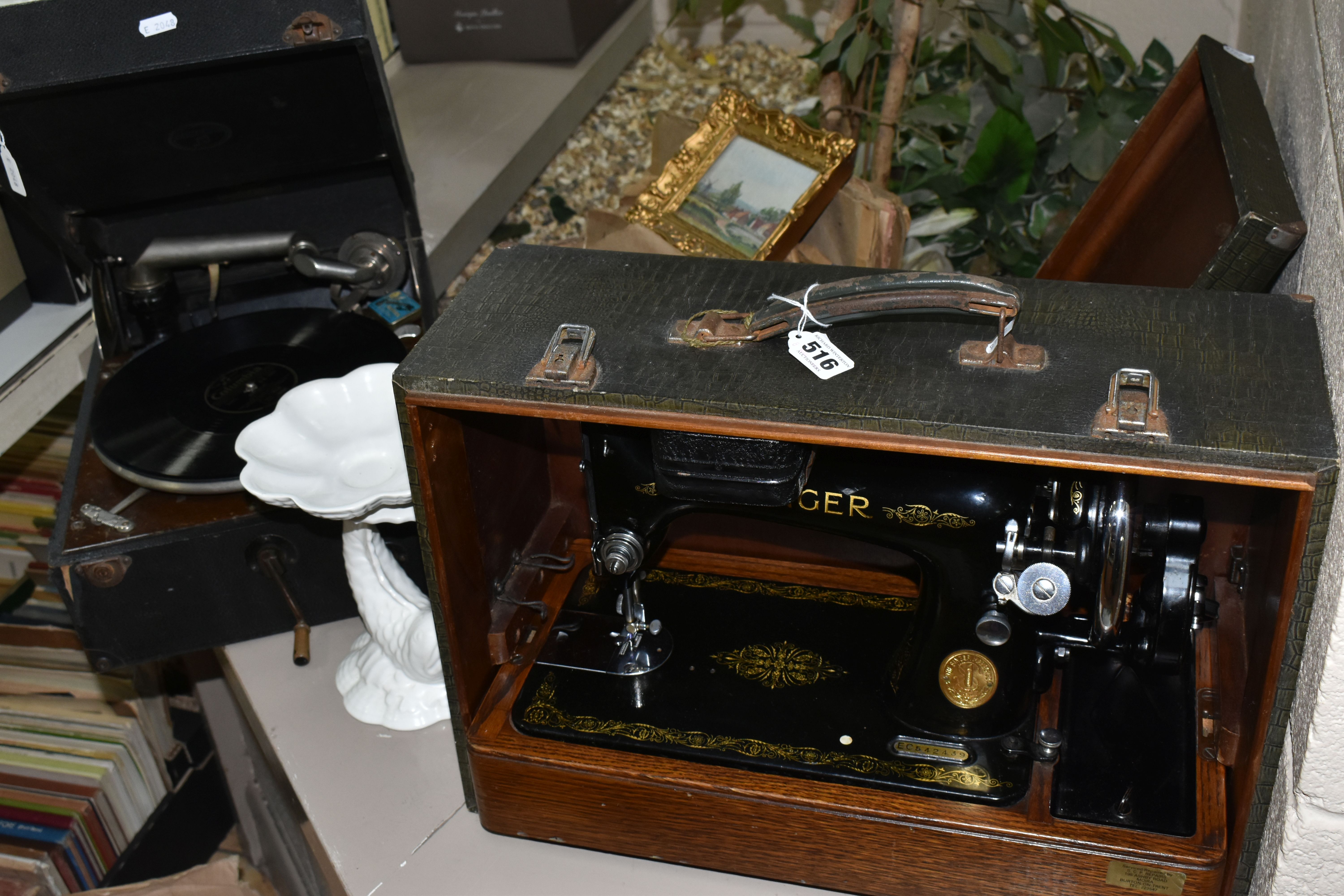 A VINTAGE SEWING MACHINE AND GRAMOPHONE ETC, a Singer 99k sewing machine, serial number EC542439, - Image 6 of 8