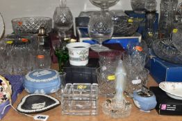 A QUANTITY OF BOXED AND LOOSE GLASSWARE AND WEDGWOOD CERAMICS, ETC, including Tutbury Crystal,