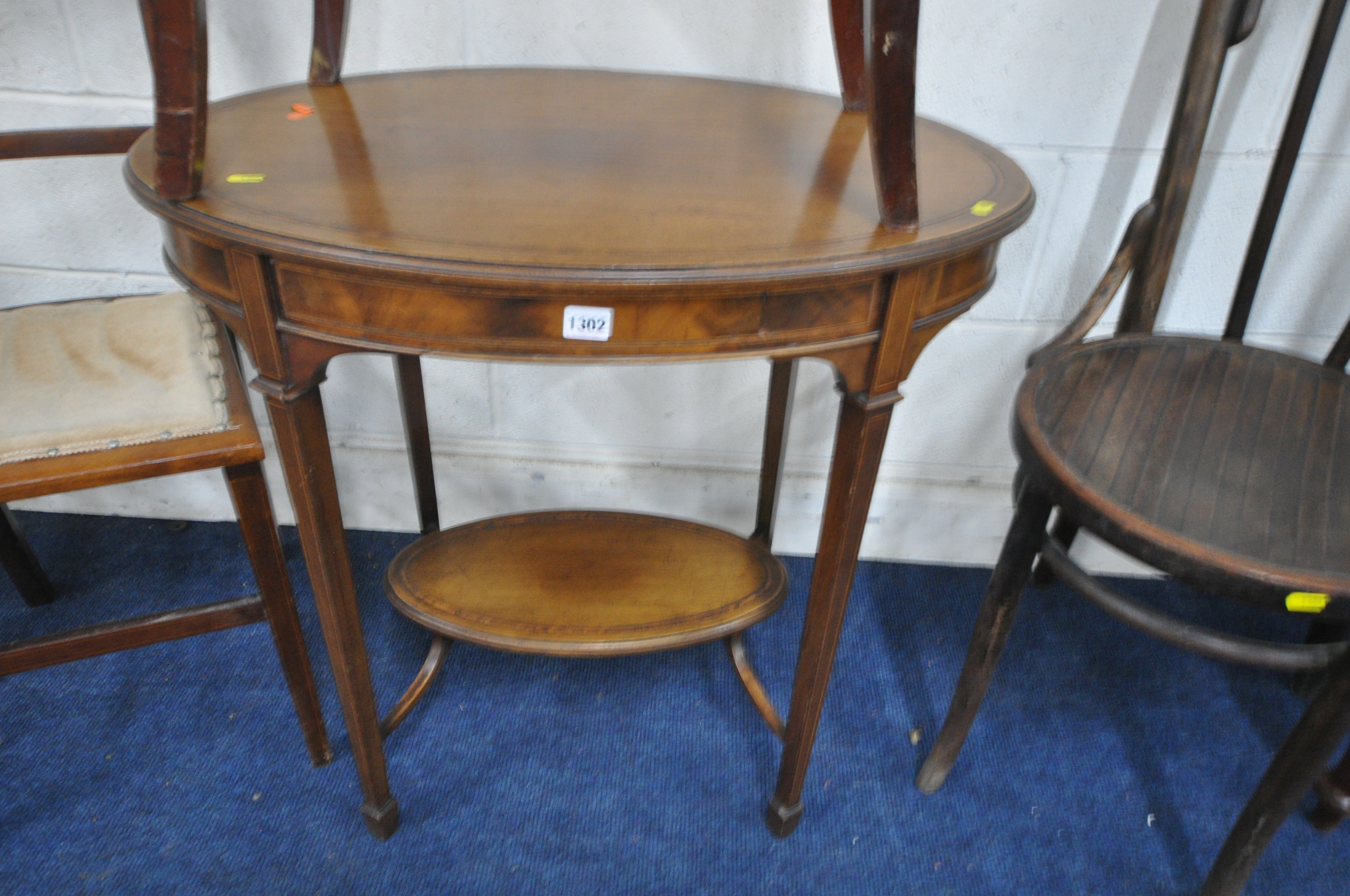 AN EDWARDIAN MAHOGANY AND INLAID OVAL OCCASIONAL TABLE, width 107cm x depth 63cm x height 70cm, a - Image 3 of 7