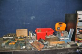 A COLLECTION OF VINTAGE AND MODERN AUTOMOTIVE TOOLS including a Dunlop badged foot pumps, a Valve