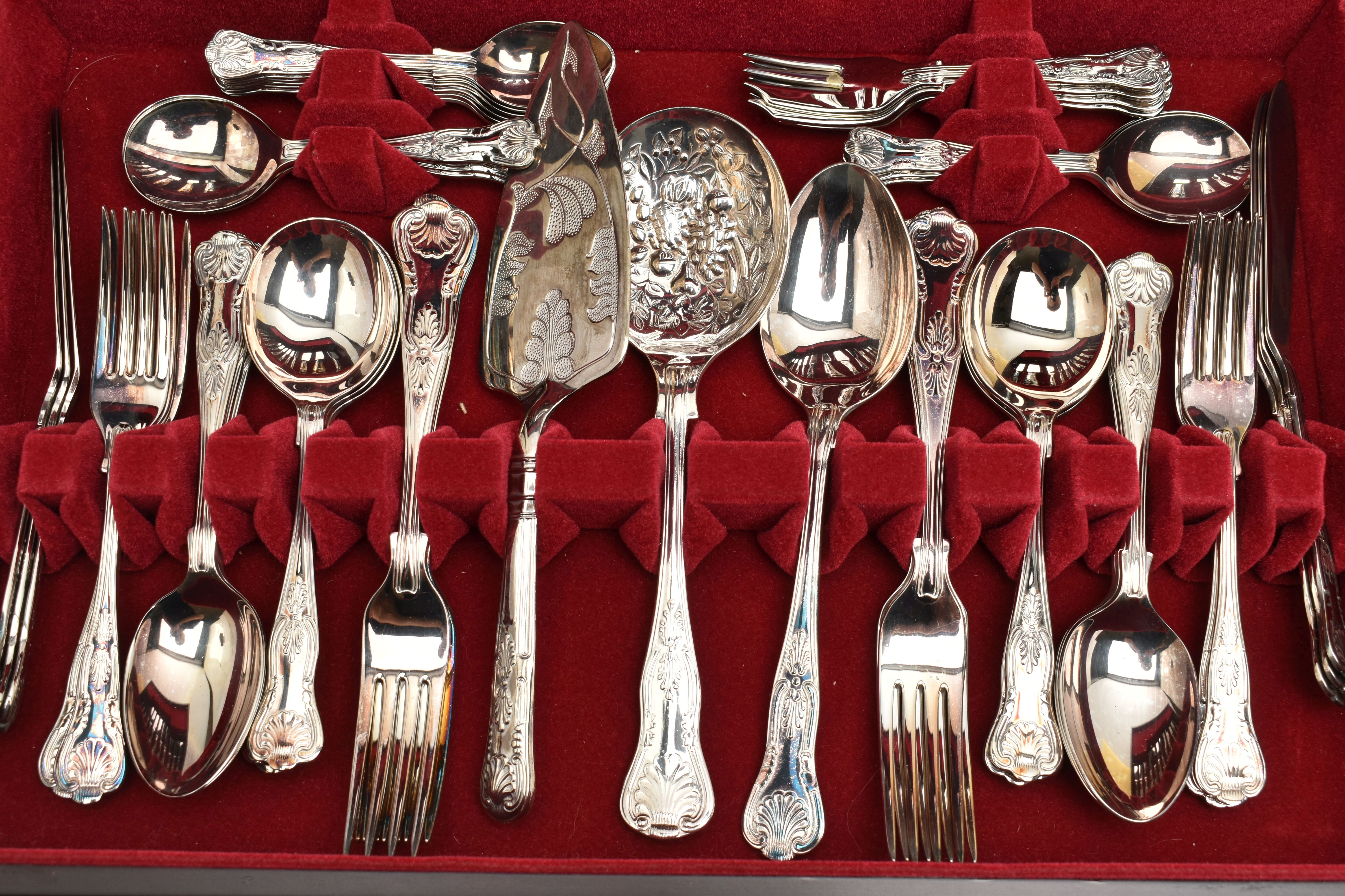 A CANTEEN AND ASSORTED CUTLERY, to include a wooden canteen of EPNS Kings pattern cutlery, six - Image 5 of 6