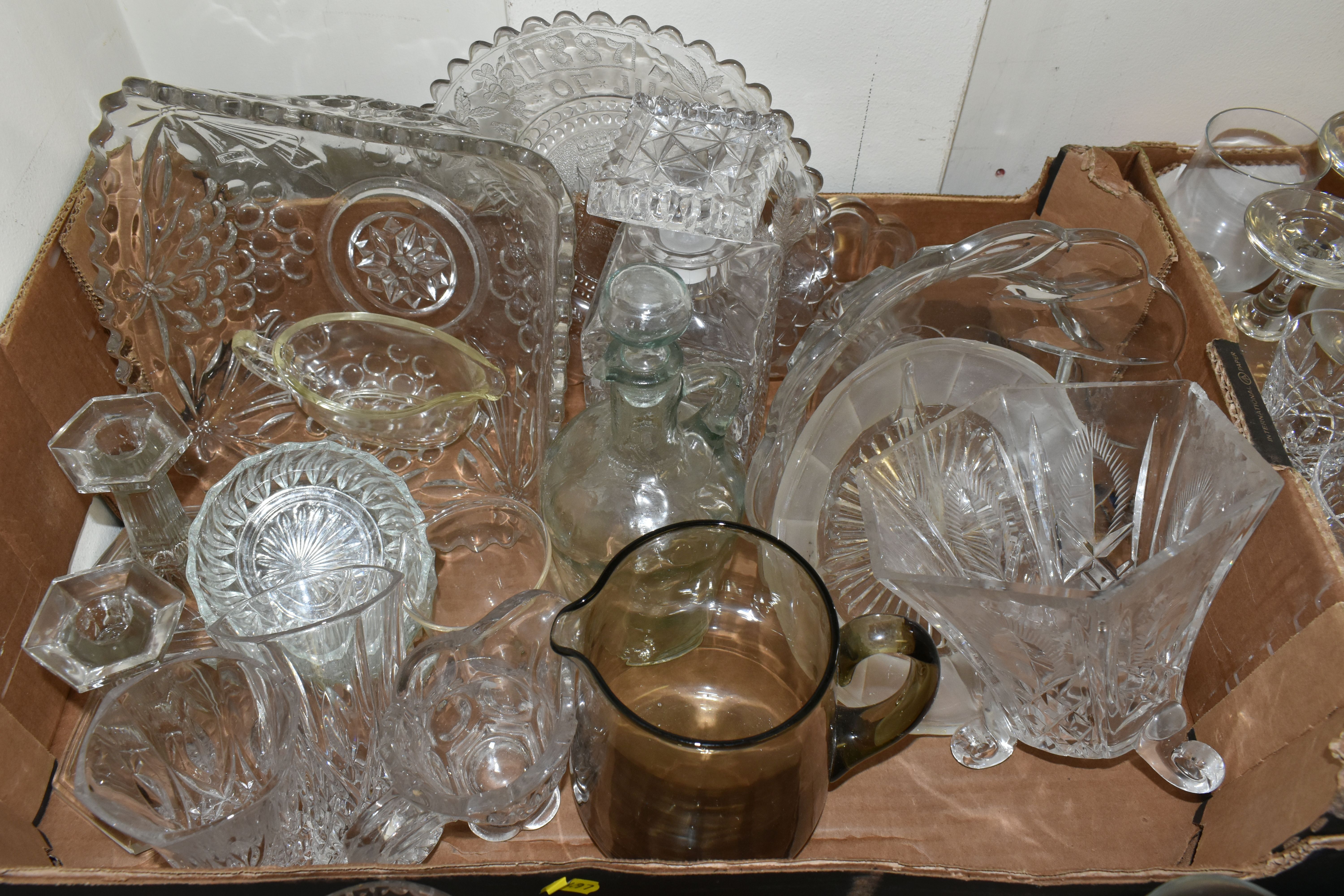 FOUR BOXES OF ASSORTED MID-CENTURY GLASSWARE, to include a quantity of Arcopal 'Harlequin cups and - Image 8 of 9