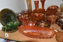 A GROUP OF CARNIVAL GLASS AND OTHER DECORATIVE GLASS WARES, to include approximately thirty pieces