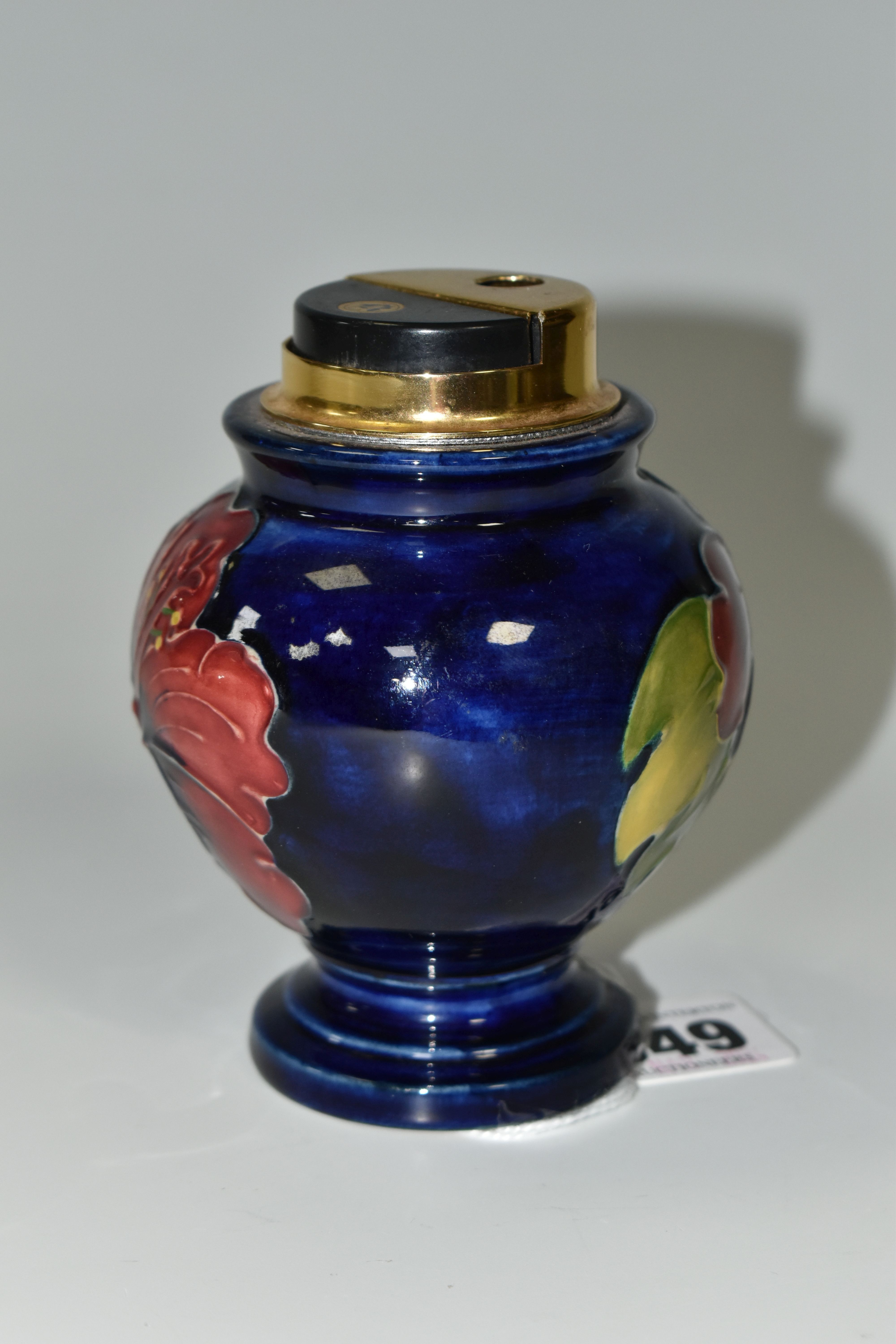 A MOORCROFT TABLE LIGHTER DECORATED WITH DARK PINK HIBISCUS ON A BLUE GROUND, partial remains of a - Image 2 of 5