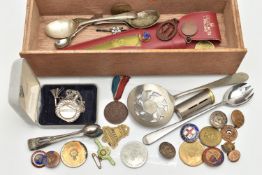 A SMALL WOODEN BOX WITH ITEMS, to include a single silver teaspoon, hallmarked Birmingham, a boxed