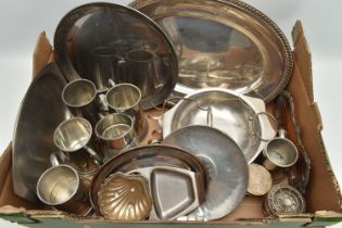 A BOX OF ASSORTED WHITE METAL, to include assorted trays, a small rose bowl, tankards, an inkwell, a