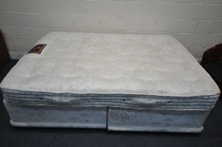 A SILENT NIGHT MASTER BEDMAKER 5FT DIVAN BED, 1400 POCKET SPRUNG MATTRESS, and a pine headboard (