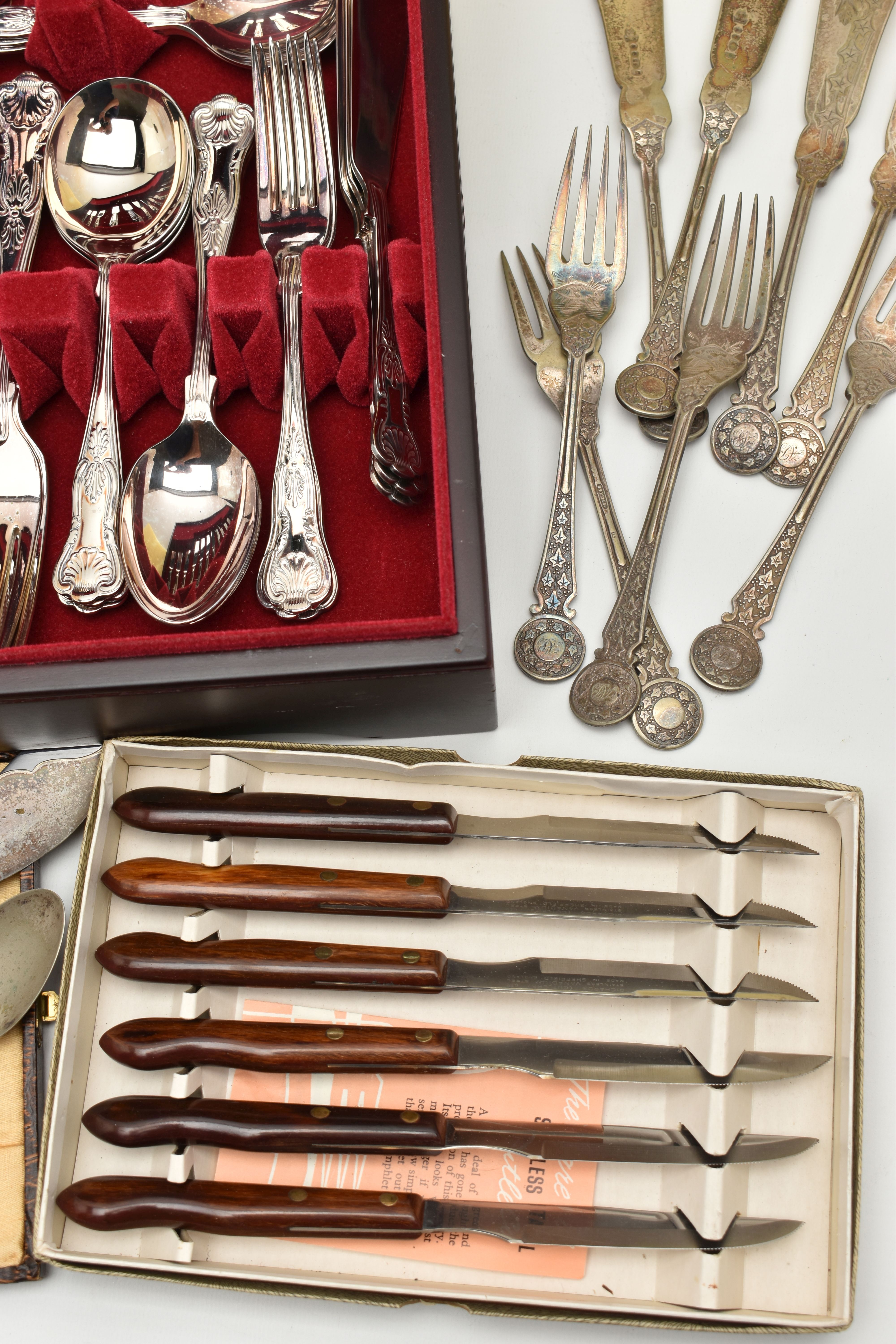 A CANTEEN AND ASSORTED CUTLERY, to include a wooden canteen of EPNS Kings pattern cutlery, six - Image 3 of 6