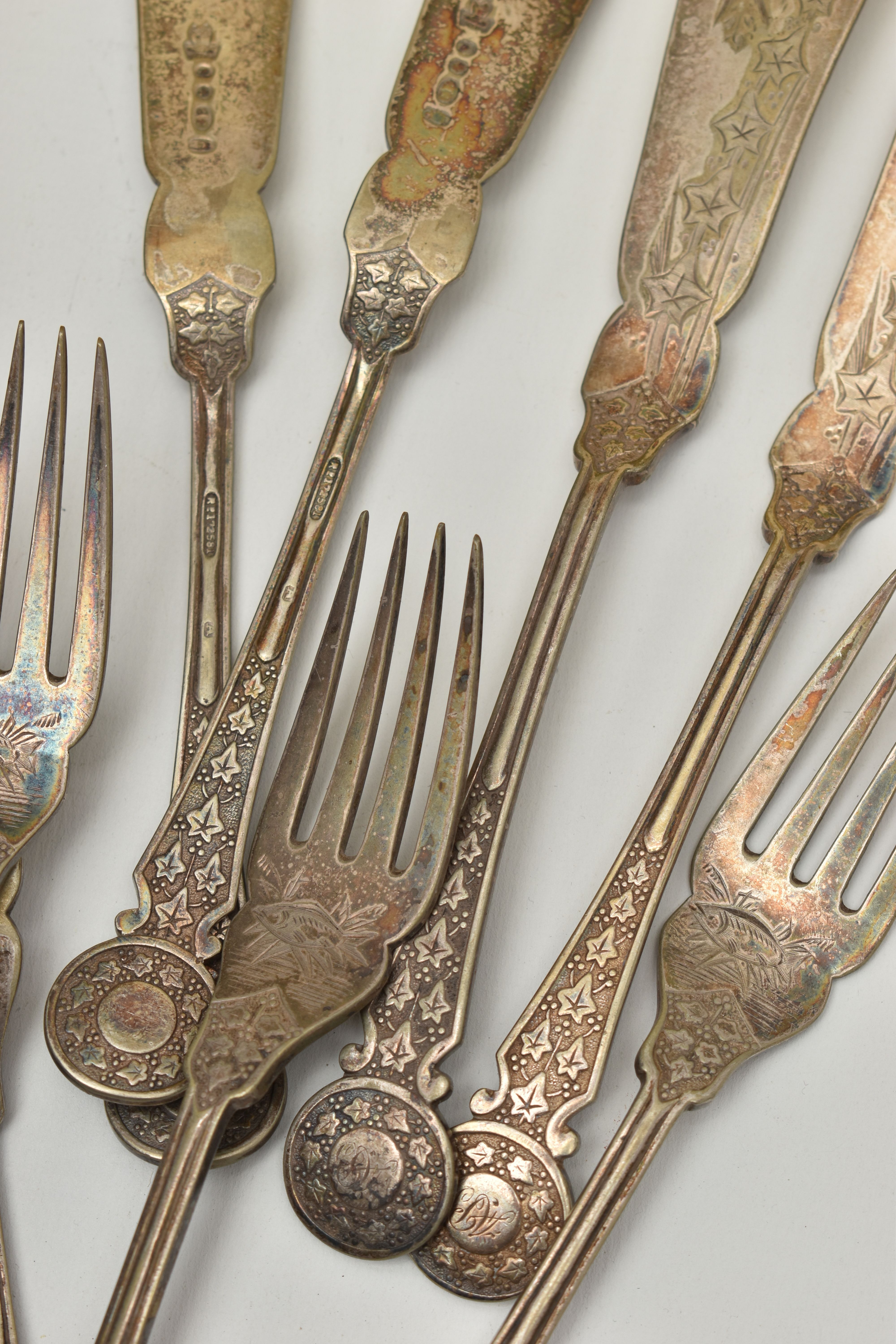 A CANTEEN AND ASSORTED CUTLERY, to include a wooden canteen of EPNS Kings pattern cutlery, six - Image 4 of 6