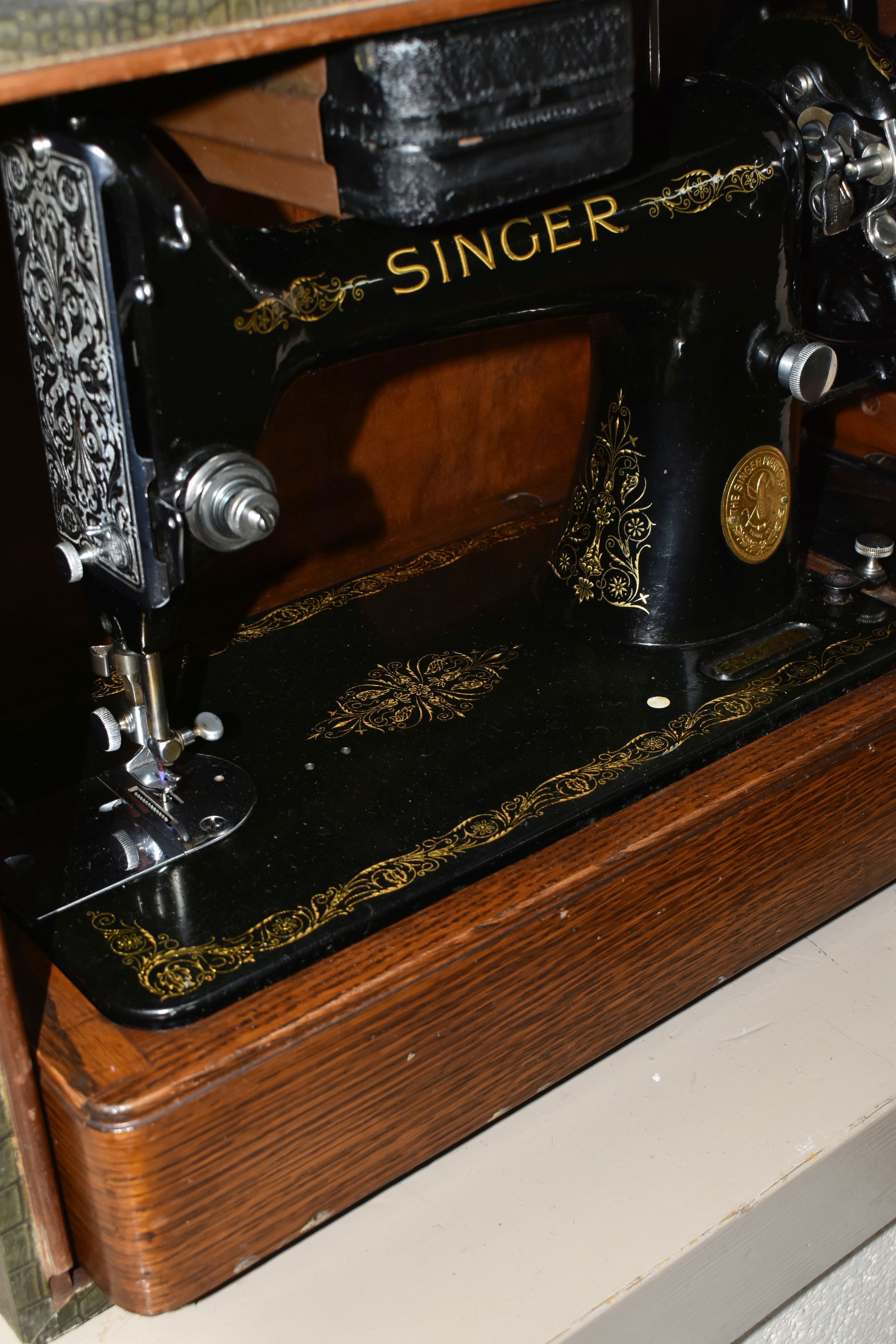 A VINTAGE SEWING MACHINE AND GRAMOPHONE ETC, a Singer 99k sewing machine, serial number EC542439, - Image 8 of 8