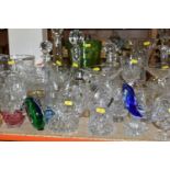 A SELECTION OF CLEAR AND COLOURED GLASS WARES ETC, to include a boxed Edinburgh Crystal square