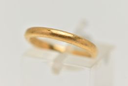 A 22CT GOLD BAND RING, polished thin band, approximate gross width 2.3mm, hallmarked 22ct London,