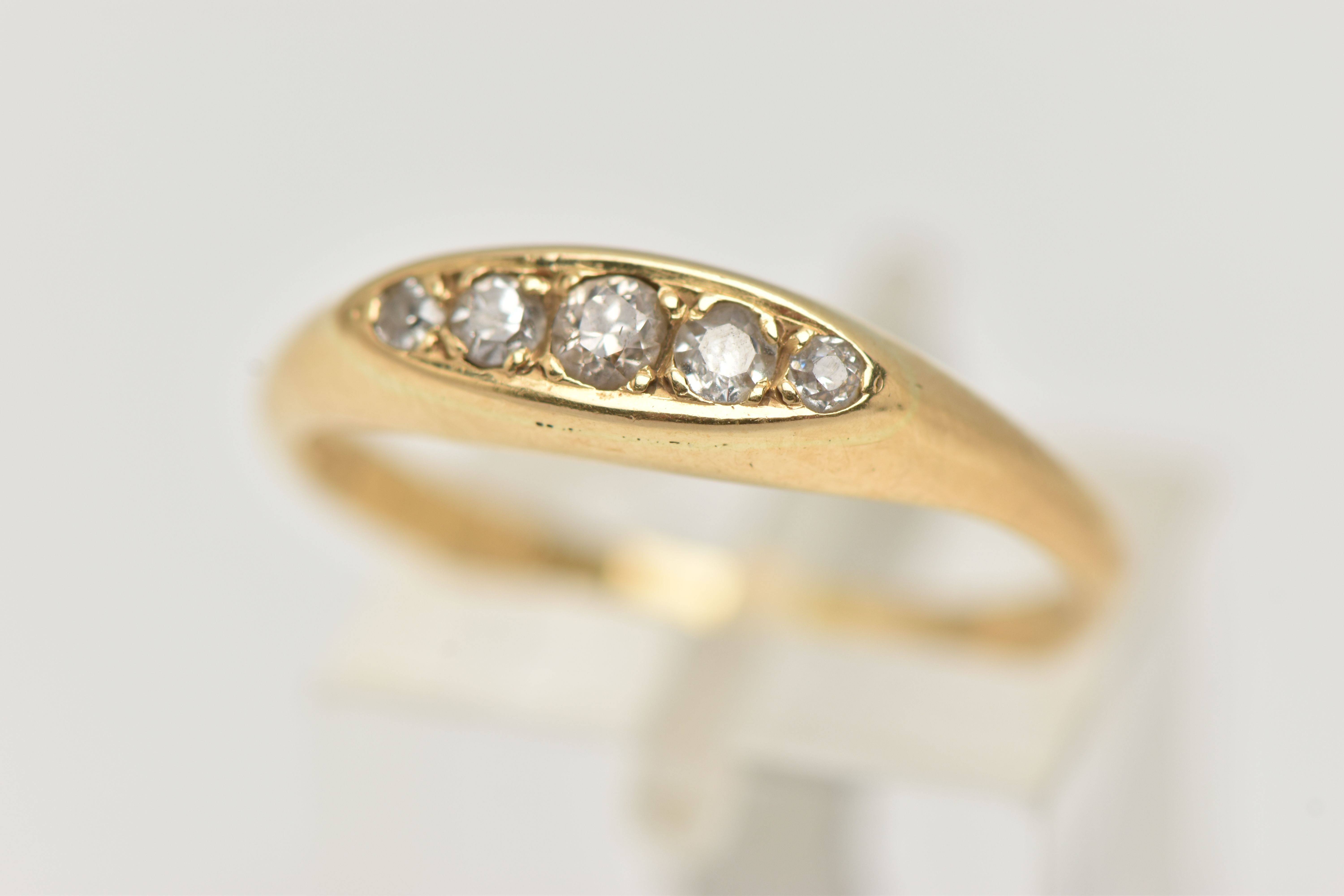 AN 18CT GOLD DIAMOND BOAT RING, set with five graduated diamonds, estimated total diamond weight 0.