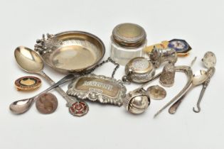 AN ASSORTMENT OF SILVER ITEMS, to include a pair of wishbone sugar tongs, hallmarked 'James