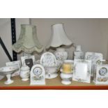 A LARGE QUANTITY OF AYNSLEY 'WILD TUDOR' PATTERN GIFTWARE AND TABLE LAMPS, comprising a mantel