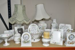 A LARGE QUANTITY OF AYNSLEY 'WILD TUDOR' PATTERN GIFTWARE AND TABLE LAMPS, comprising a mantel