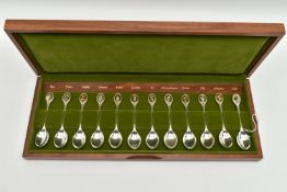 A CASED SILVER SET OF 'THE ROYAL HORTICULTURAL SOCIETY FLOWER SPOONS', wooden box with plaque to the