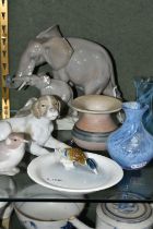 A GROUP OF CERAMICS AND GLASS, to include Lladro 'Two Elephants' no 1151, designed by Fulgencio
